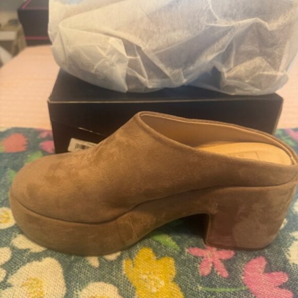 Tan Suede Clog - Size 9 - NIB - Picture 2 of 6